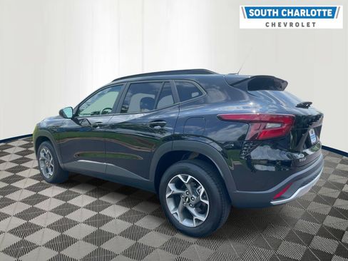 Used 2025 Chevrolet Trax LT w/ LT Convenience Package FWD image 6