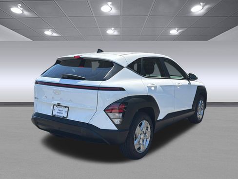 Used 2026 Hyundai Kona SE FWD image 5