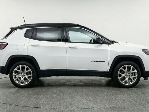 Used 2025 Jeep Compass Limited image 11