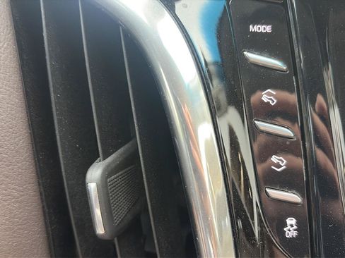 Used 2017 Cadillac Escalade 4WD image 12
