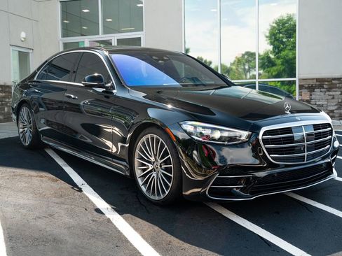 Used 2022 Mercedes-Benz S 500 4MATIC w/ AMG Line Package image 7
