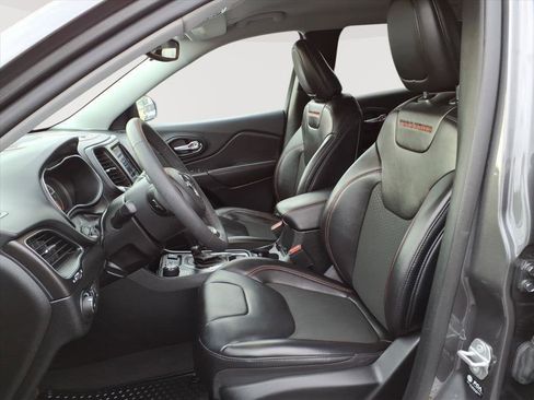 Used 2022 Jeep Cherokee Trailhawk image 13