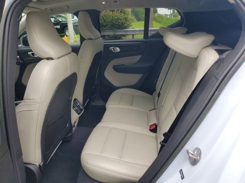 Certified 2024 Volvo XC40 B5 Plus w/ Climate Package AWD/4WD image 11
