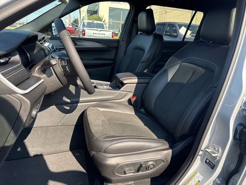 New 2025 Jeep Grand Cherokee L Altitude image 33