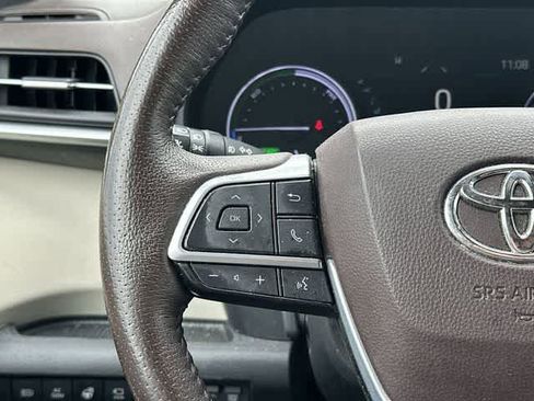 Used 2021 Toyota Sienna Platinum FWD image 9