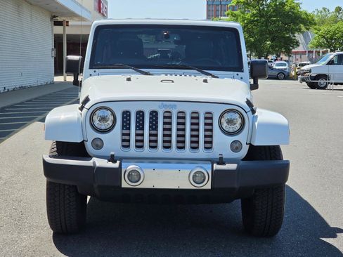 Used 2017 Jeep Wrangler Unlimited Sahara w/ Dual Top Group AWD/4WD image 2