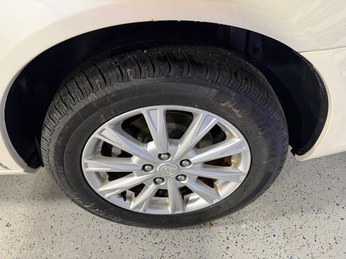 Used 2009 Buick Lucerne CX image 22