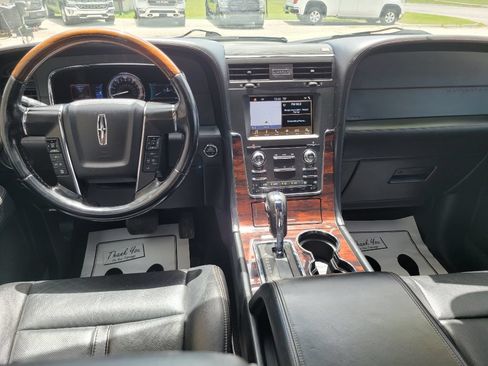 Used 2017 Lincoln Navigator Reserve AWD/4WD image 50