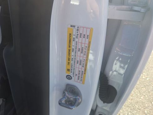 Used 2025 Tesla Model Y Long Range image 46