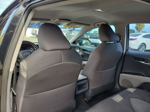 Used 2019 Toyota Camry SE image 11