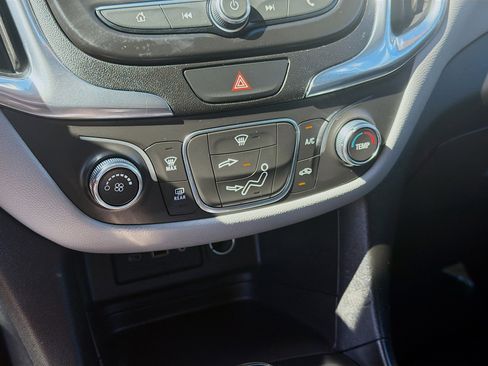 Used 2019 Chevrolet Equinox LS image 14