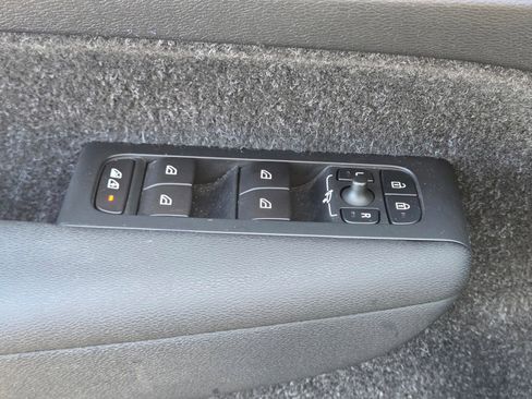 Used 2021 Volvo XC40 T4 R-Design w/ Advanced Package image 26