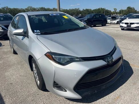 Used 2019 Toyota Corolla LE FWD image 2