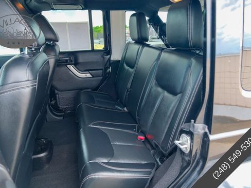 Used 2016 Jeep Wrangler Unlimited Sahara w/ Dual Top Group AWD/4WD image 13