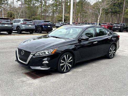 Used 2019 Nissan Altima 2.5 Platinum image 3