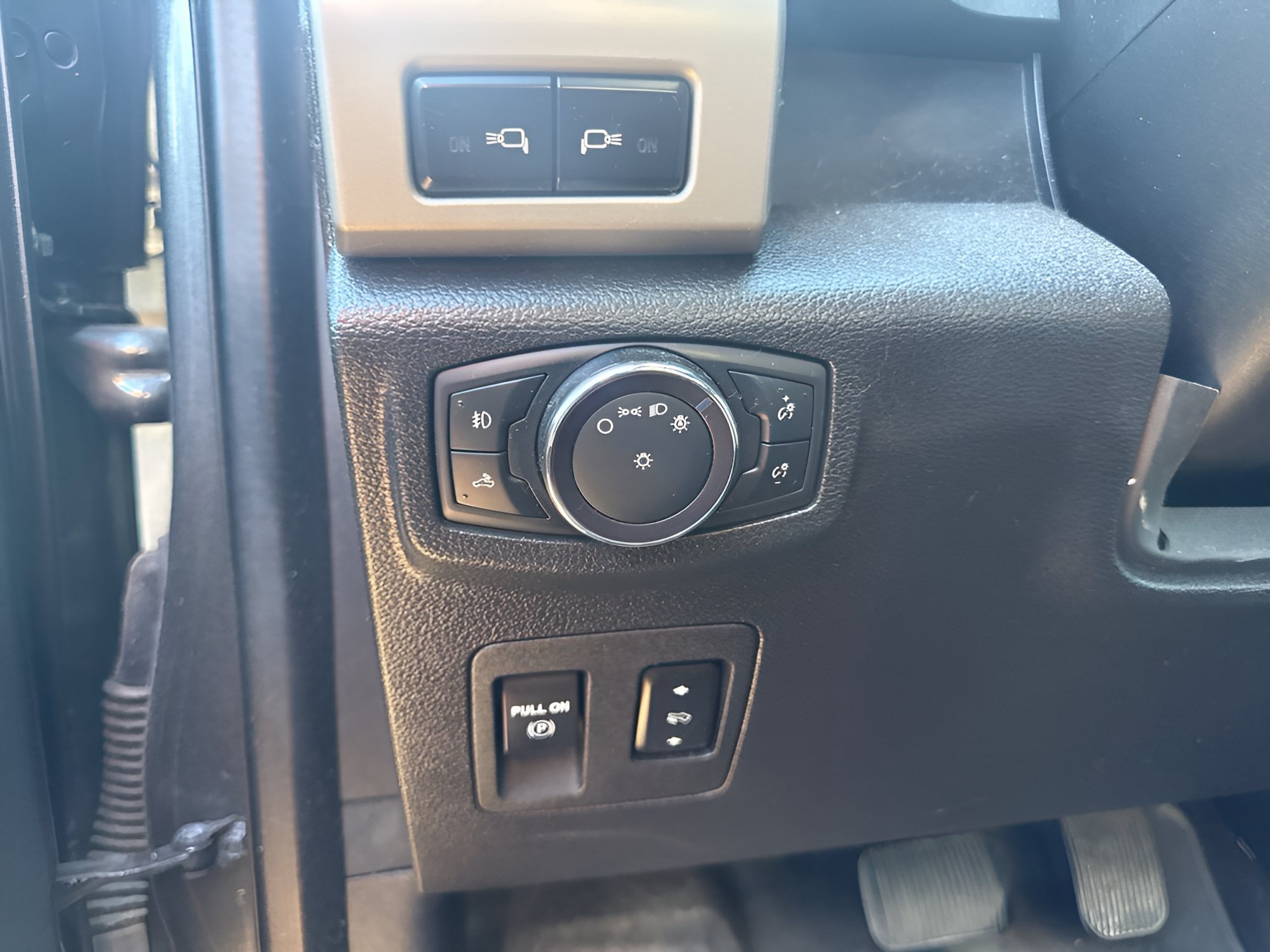 Used 2020 Ford F150 Lariat w/ Equipment Group 502A Luxury AWD/4WD image 23