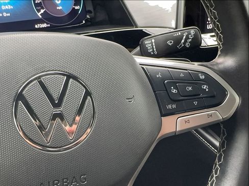 Used 2024 Volkswagen Atlas Cross Sport SE image 44