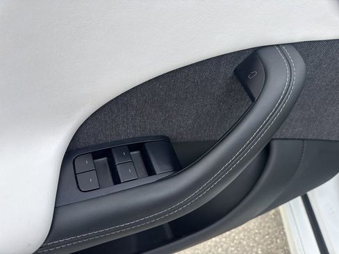 Used 2022 Tesla Model S Plaid image 28