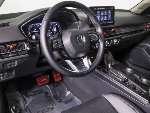 Used 2024 Honda Civic Touring image 3