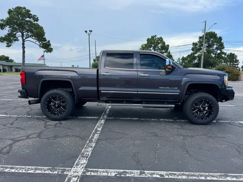 Used 2015 GMC Sierra 2500 Denali w/ Duramax Plus Package AWD/4WD image 7
