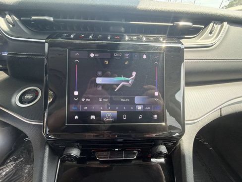 Used 2023 Jeep Grand Cherokee Laredo RWD image 17