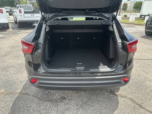 New 2026 Chevrolet Trax LT w/ Midnight Edition FWD image 28