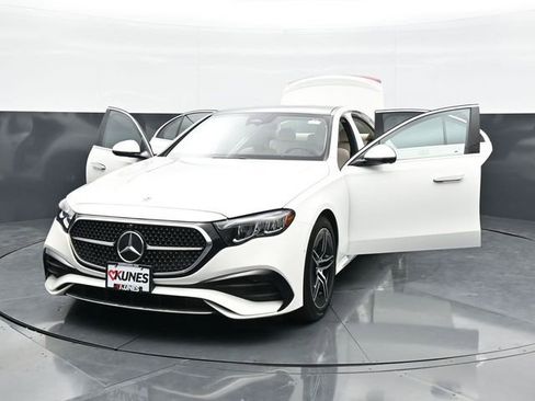 Used 2025 Mercedes-Benz E 450 4MATIC Sedan image 46