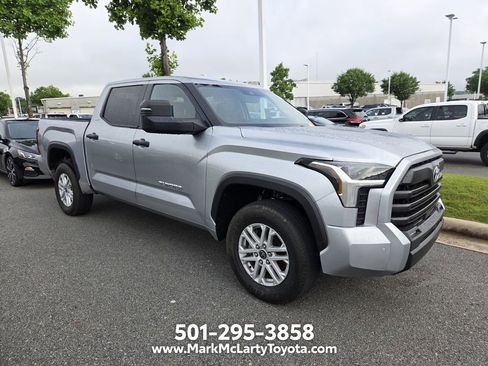 Used 2022 Toyota Tundra SR5 w/ SR5 Convenience Package AWD/4WD image 3