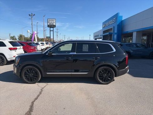Used 2021 Kia Telluride SX w/ SX Prestige Package image 3