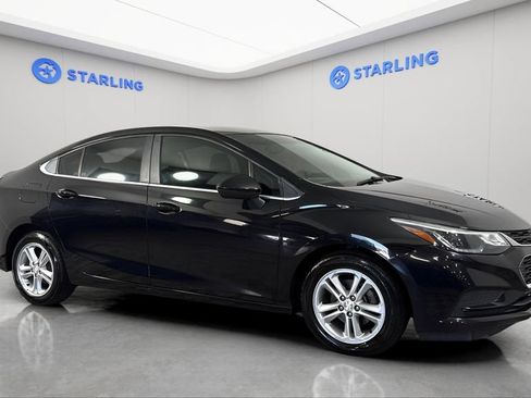 Used 2017 Chevrolet Cruze LT w/ Convenience Package FWD image 11