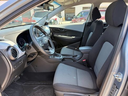 Used 2019 Hyundai Kona SE FWD image 2