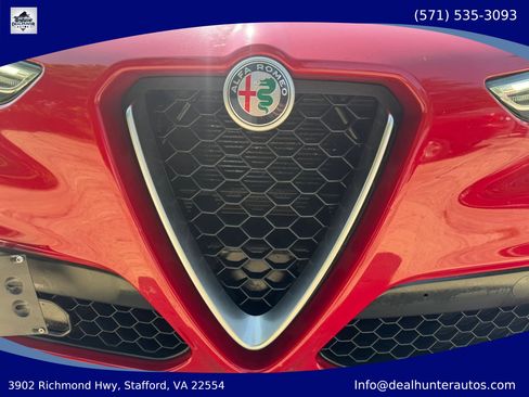 Used 2018 Alfa Romeo Stelvio Sport w/ Quick Order Package 22J Sport AWD/4WD image 11