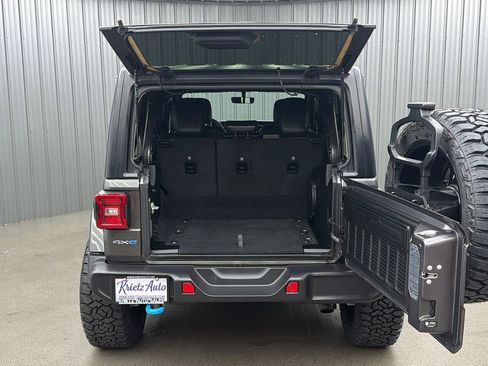 Used 2023 Jeep Wrangler Unlimited Sahara w/ Cold Weather Group image 18