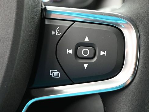 New 2025 Volvo XC40 B5 Plus w/ Climate Package image 15