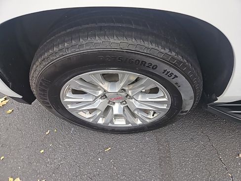 Used 2023 GMC Yukon Denali image 13