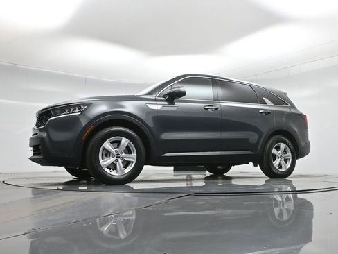Used 2023 Kia Sorento LX image 54