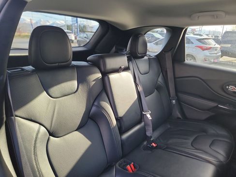 Used 2023 Jeep Cherokee Altitude Lux image 21