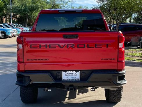 Used 2024 Chevrolet Silverado 1500 Custom Trail Boss w/ LPO, Dark Essentials Package image 5