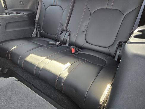 Used 2025 Honda Pilot TrailSport image 31