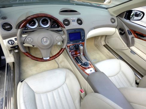 Used 2009 Mercedes-Benz SL 550 w/ Premium I Pkg image 10