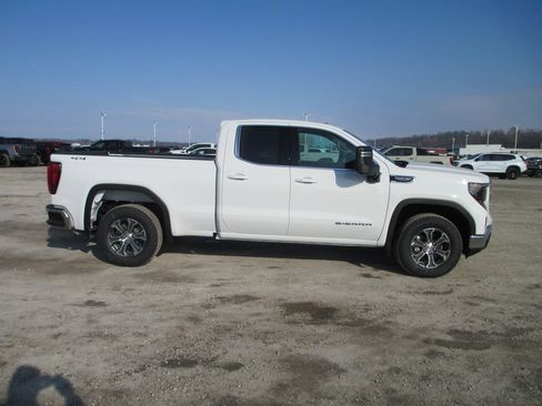 New 2026 GMC Sierra 1500 SLE w/ Max Trailering Package image 3