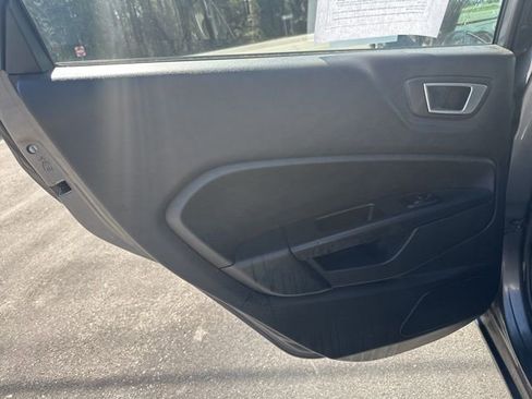 Used 2014 Ford Fiesta SE image 9