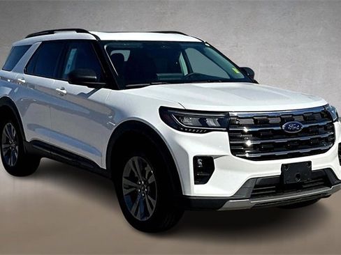 New 2026 Ford Explorer Active image 2