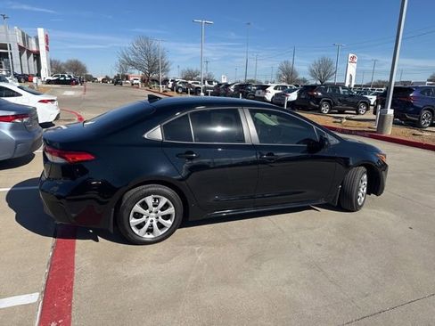 Used 2025 Toyota Corolla LE image 3