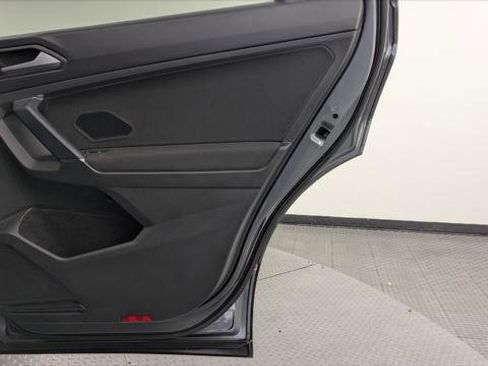 Used 2020 Volkswagen Tiguan S image 19