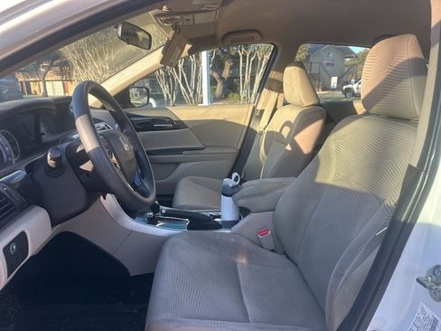Used 2017 Honda Accord LX image 5