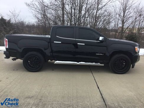 Used 2020 GMC Canyon Denali image 2