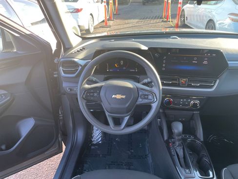 Used 2025 Chevrolet TrailBlazer LT image 25