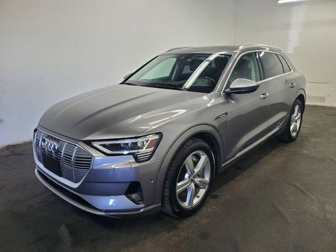 Used 2019 Audi e-tron Prestige w/ Prestige Package image 1