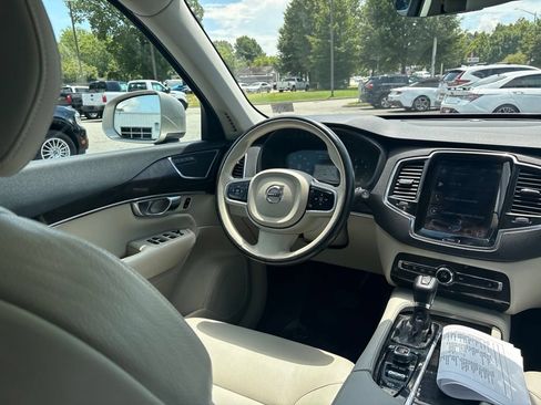 Used 2018 Volvo XC90 T6 Momentum w/ Convenience Package AWD/4WD image 8